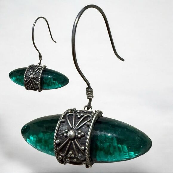 STERLING SILVER GREEN GLASS BALI DROP EARRINGS - Picture 1 of 17